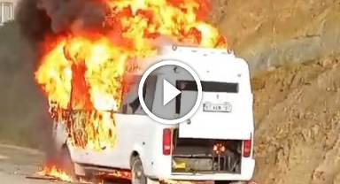 Zonguldak'ta işçi servisi alev alev yandı