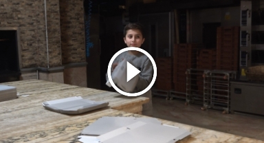 11 yaşındaki Çınar'ın ilginç yeteneği: Bakmadan 7 saniyede kutu katlıyor   