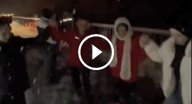 Artvin'de Yoğun Kar Yağışı: Trafik Durdu, Sürücüler Horon Teperek Isındı