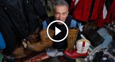  Çeyrek asırlık ayakkabı koleksiyonuna gözü gibi bakıyor