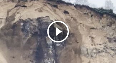 Giresunlu 4 gence mezar olan bölgede toprak kaymaları devam ediyor