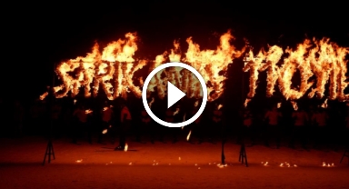 Sarıkamış şehitleri anısına meşaleli kayak gösterisi 