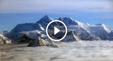 Türk yönetmen, dünyanın en yüksek dağını uçaktan görüntüledi