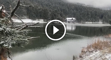 Gölcük Tabiat Parkı kar yağışıyla büyüledi 