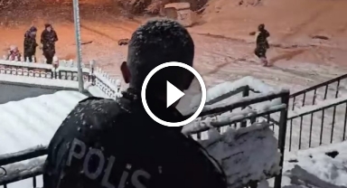 Polis ekiplerinden kışın güzelliğinde sıcak görüntüler