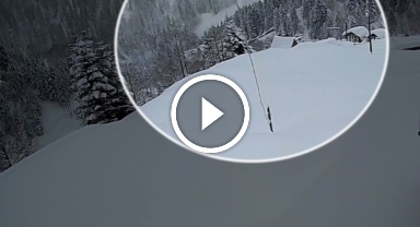 Rize'de çığ düşme anı güvenlik kamerasında