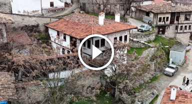 Türkiye'de eşi benzeri olmayan süslemeleriyle 239 yıllık Mektepçiler Evi dikkat çekiyor