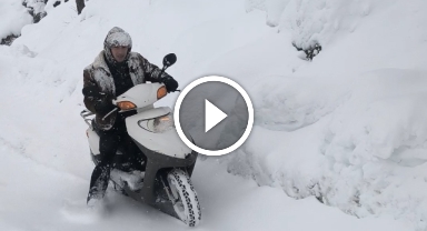 18 yaşındaki Rizeli genç motosikletini karda sorunsuz ilerletecek kış tekerleği tasarladı   