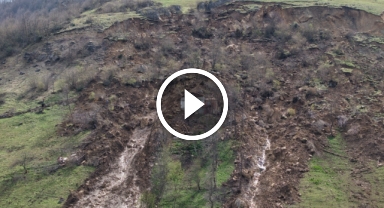 Heyelanın ortasında kalan ev facianın boyutunu ortaya çıkardı   