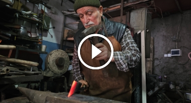 İlçenin tek demirci ustası; 'Bizimle birlikte meslek de yok olacak'