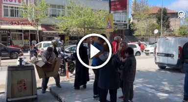 İstanbullular 6,2 büyüklüğündeki depremin ardından sokaklara döküldü