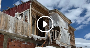 Kış uykusundan uyanan ayılar 10 yayla evini darmadağın etti