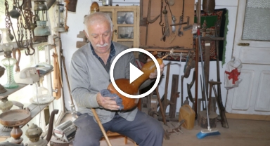 Rizeli marangoz antika tutkusunu atölyesinde yaşatıyor