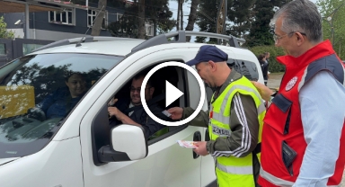 Giresun'da engelliler polislerle birlikte sürücülere broşür dağıttı