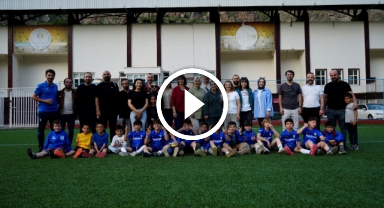 Tribünlere anne eli değiyor: Çocukları futbol oynarken anneler saha kenarında gün yapıyor      