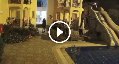 5.8 şiddetindeki deprem otelin havuzunu böyle etkiledi