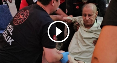 İzmir'deki yangından duygu dolu görüntüler: Mahsur kalanları ekipler böyle kurtardı