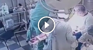 Doktorlar 8.8'lik depreme ameliyatta böyle yakalandı