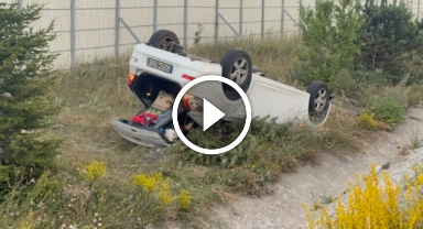 Ters dönen otomobilden sağ kurtuldular