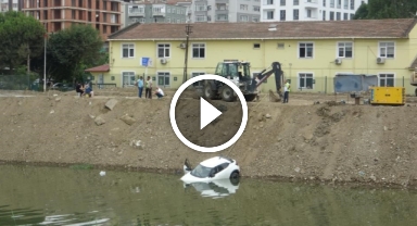 Üç kişi ölümden dönmüştü: SUV aracın ırmağa düştüğü anlar güvenlik kamerasında