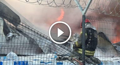 Alevlerin karşısında bir anlık mola: İtfaiye erlerinin yangınla imtihanı