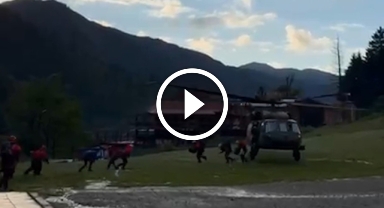 Ayder Yaylası'ndaki yerli ve yabancı turistler helikopterlerle tahliye ediliyor