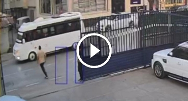 Sürücüsüz ilerleyen aracı böyle durdurdu