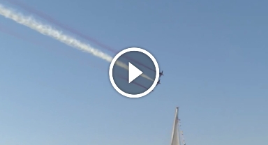 Türk Yıldızları İzmir'in kurtuluşunun 103. yılında gösteri uçuşu gerçekleştirdi