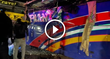 İki otobüs kafa kafaya çarpıştı: En az 63 ölü!