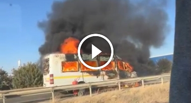 Öğrenci servisinin çarptığı motosikletli feci şekilde hayatını kaybetti