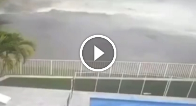 Küçük uçak gölete düştü: 2 ölü!