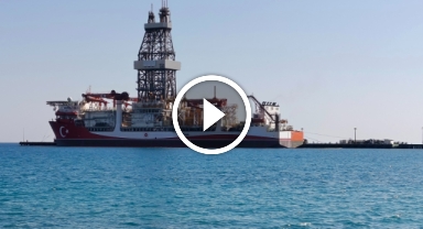 Türkiye'nin 228 metrelik denizdeki yeni gücü: Türkiye'nin rengine boyandı