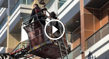 Otel yangınında mahsur kalan 8 kişi kurtarıldı