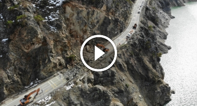Gümüşhane - Giresun kara yolunu kapatan heyelan havadan görüntülendi