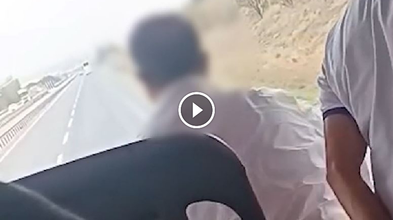 Seyir halindeki yolcu otobüsünde pes dedirten şoför değişimi!